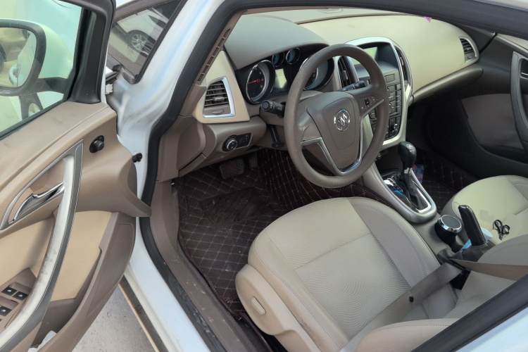 别克 英朗 2013款 GT 1.6L 自动时尚版中控内饰7003