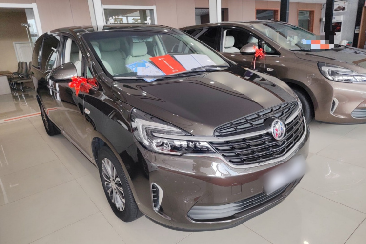 别克GL8 2022款 陆上公务舱 652T 尊贵型车身外观3