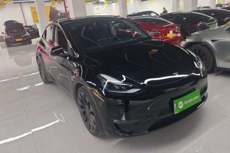 特斯拉 Model Y 2023款 高性能全轮驱动版车身外观3