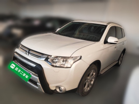 三菱 欧蓝德(进口) 2014款 2.4L 四驱豪华超值版 7座