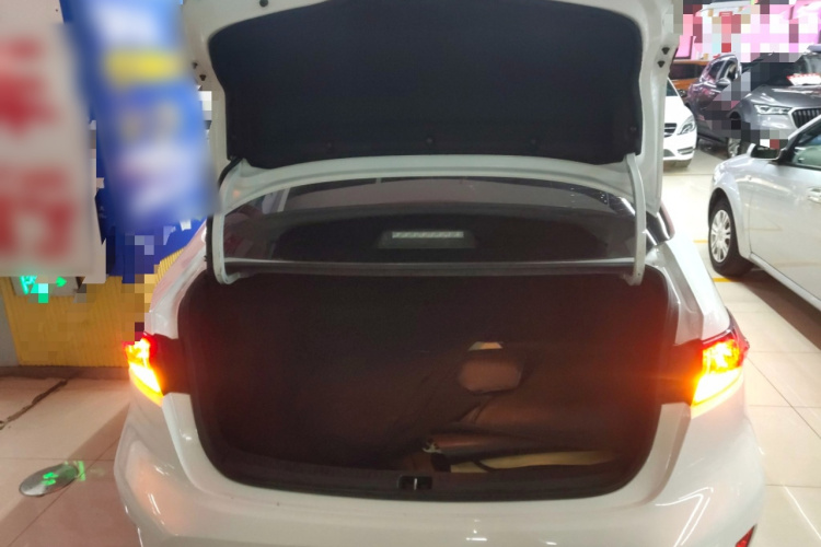 丰田 雷凌 2021款 TNGA 1.5L CVT进取版机舱底盘23