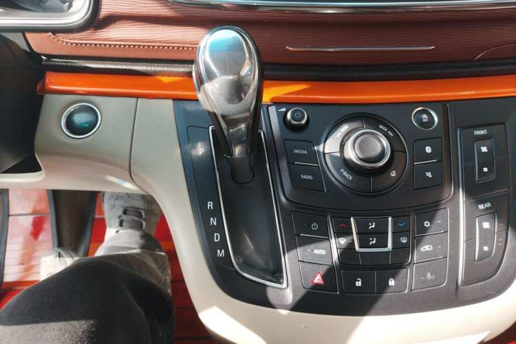 别克GL8 2018款 28T 舒适型 国VI局部细节18