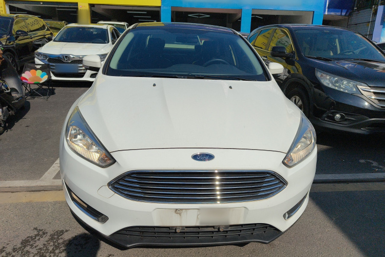 福特 福克斯 2017款 三厢 EcoBoost 180 自动精英型车身外观2