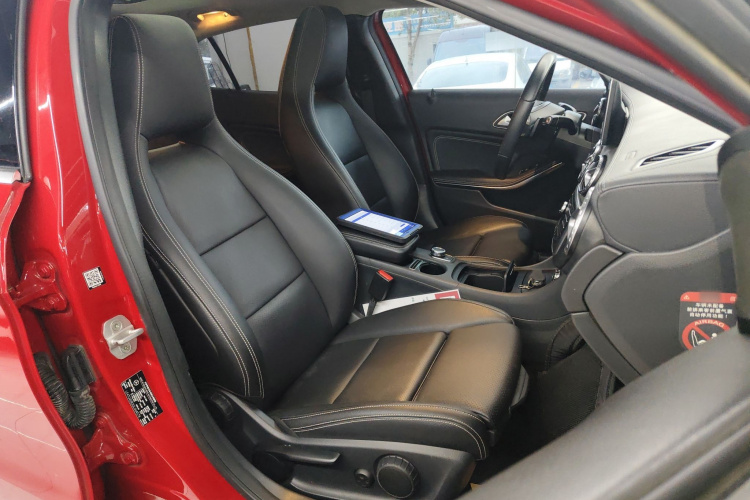 奔驰GLA 2016款 GLA 200 时尚型局部细节41