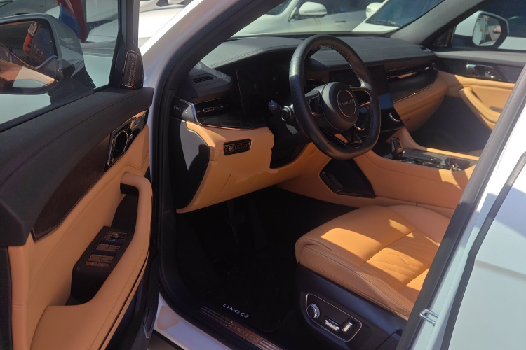 领克09 EM-P 2021款 2.0T PHEV Ultra 六座中控内饰20