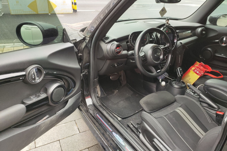 MINI 2022款 1.5T COOPER 黑标特别版中控内饰20