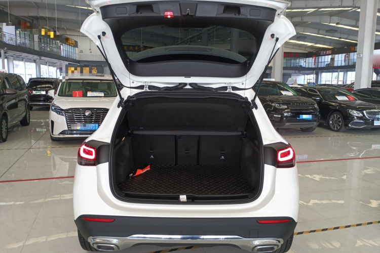 奔驰GLA 2023款 GLA 200机舱底盘23