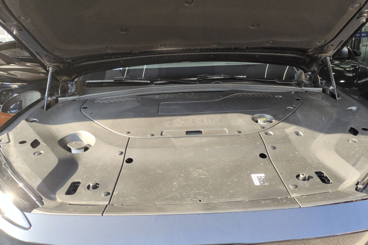 蔚来ES8 2023款 100kWh机舱底盘24