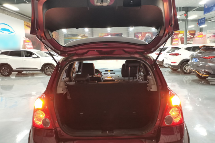 铃木 雨燕 2016款 1.5L 自动时尚型酷玩版机舱底盘23