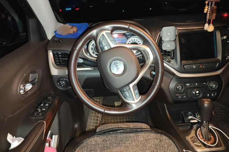 Jeep 自由光 2016款 2.0L 优越版局部细节13