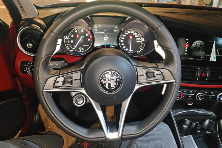 阿尔法·罗密欧 Giulia朱丽叶 2017款 2.0T 280HP Milano限量版中控内饰13