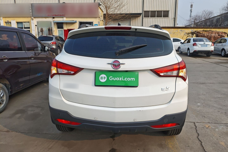 海马S5 2015款 1.6L 手动舒适型车身外观6