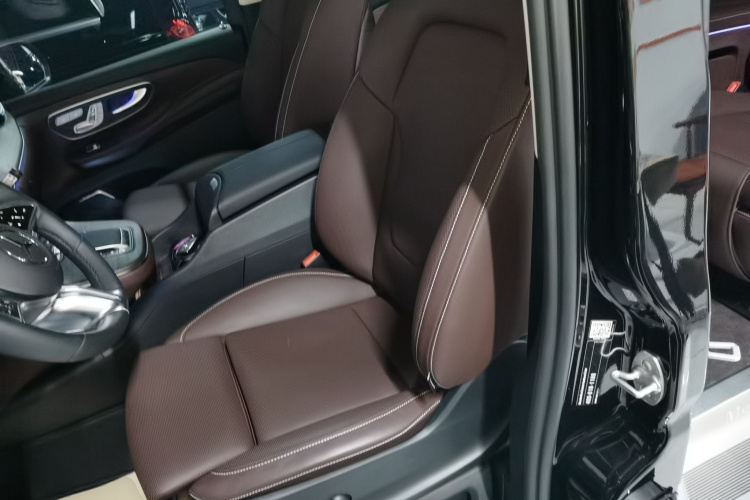 奔驰V级 2024款 V 300 L 长轴距豪华版局部细节19