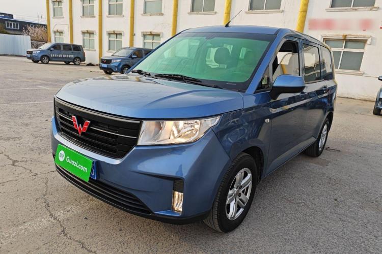 五菱汽车 五菱宏光PLUS 2020款 1.5L 手动舒适型 7座车身外观1