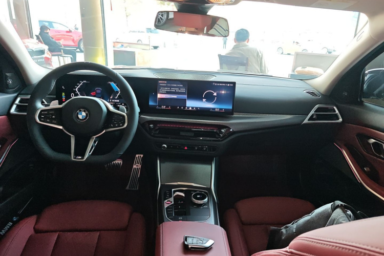 宝马3系 2025款 330Li M运动曜夜套装中控内饰7002