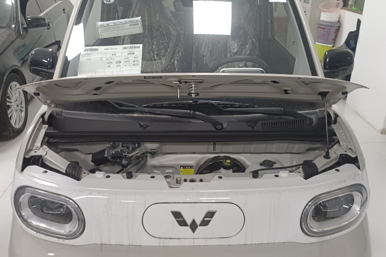 五菱汽车 宏光MINIEV 2024款 第三代 215km 青春版机舱底盘24