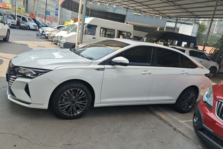 东风风神 奕炫MAX 2023款 1.5T 超炫潮爸版车身外观4