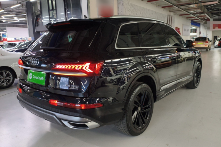 奥迪Q7 2021款 45 TFSI quattro S line运动型车身外观7