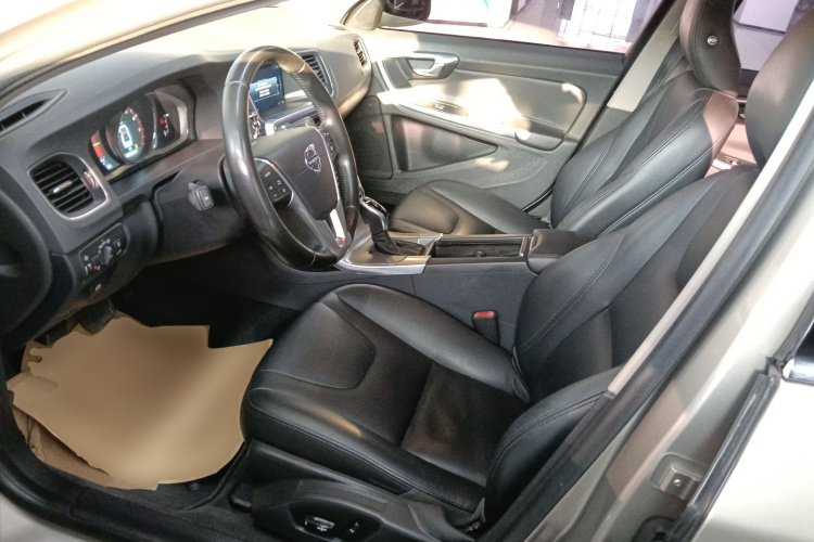 沃尔沃S60 2016款 S60L T4 智远版中控内饰19