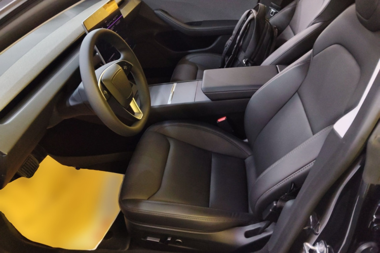 特斯拉 Model 3 2025款 后轮驱动版中控内饰19