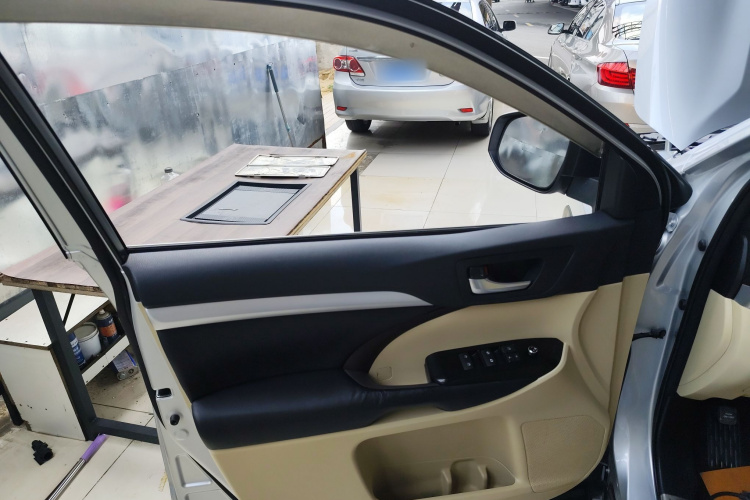 丰田 汉兰达 2018款 2.0T 两驱精英版 5座 国VI中控内饰7005