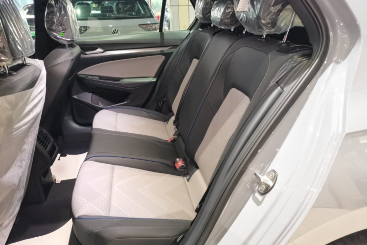 大众 高尔夫 2025款 改款二 300TSI R-Line中控内饰21