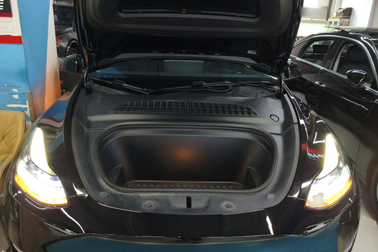 特斯拉 Model Y 2022款 Performance高性能全轮驱动版机舱底盘24