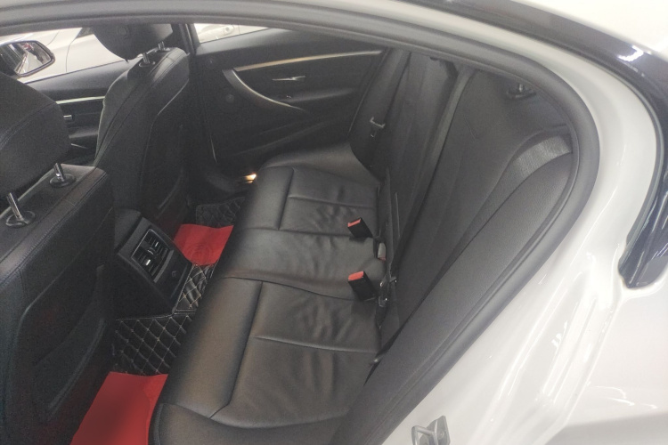 宝马3系 2019款 320i M运动曜夜版中控内饰21