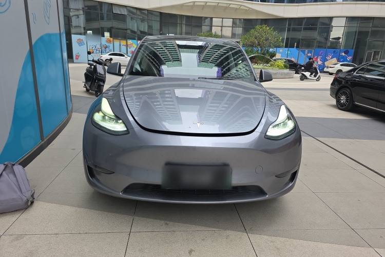 特斯拉 Model Y 2024款 长续航全轮驱动版车身外观2
