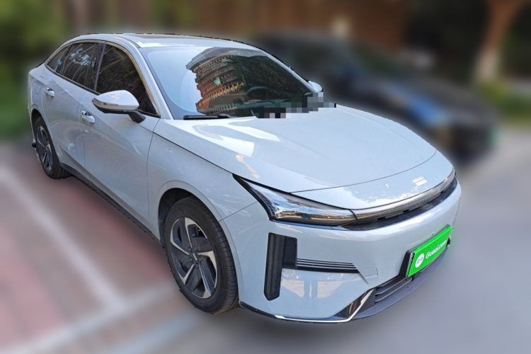 吉利银河 银河L6 2025款 EM-i 140km 星舰版车身外观3