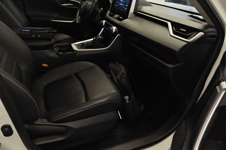 丰田 RAV4荣放 2020款 2.0L CVT四驱尊贵版局部细节41