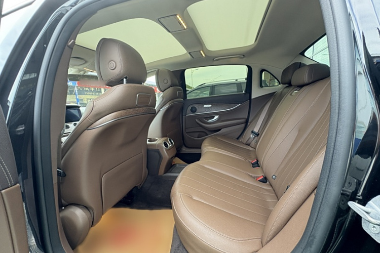 奔驰E级 2019款 E 200 L 4MATIC中控内饰7003