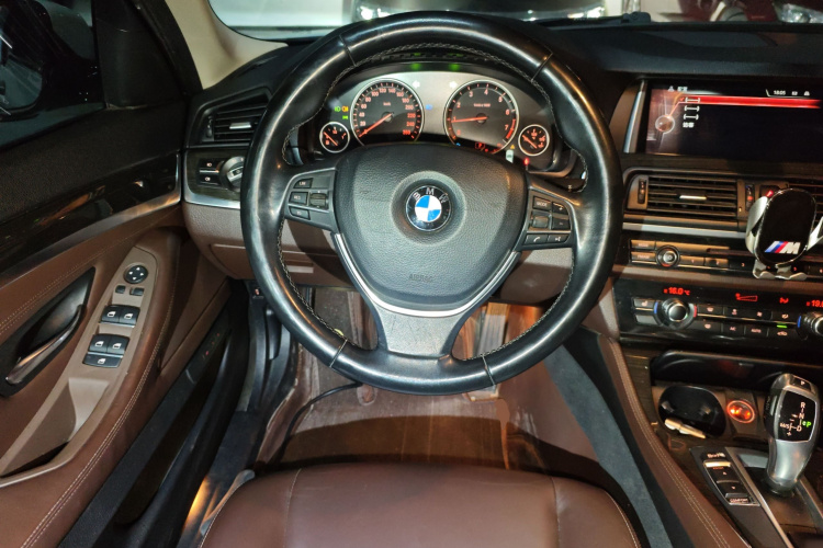 宝马5系 2014款 525Li 豪华设计套装中控内饰13