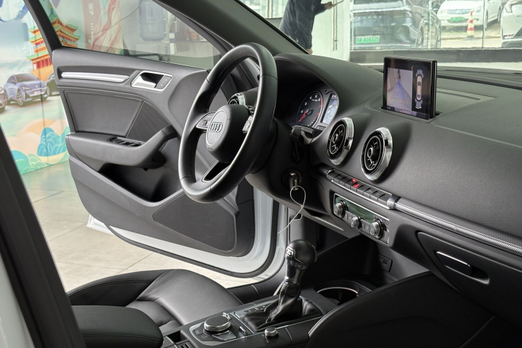奥迪A3 2019款 Limousine 40 TFSI 风尚型 国V中控内饰7001