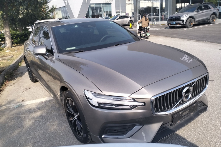 沃尔沃S60 2022款 B4 智逸豪华版车身外观3