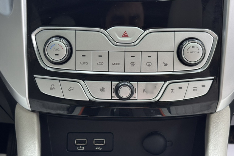 长城 炮 2022款 2.0T黑弹特别版GW4C20B中控内饰7005