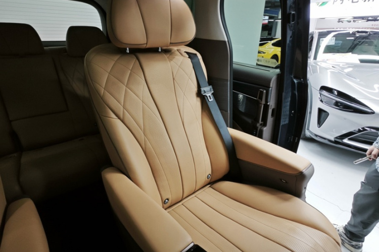 腾势D9 2022款 DM-i 970 四驱尊荣型中控内饰7005