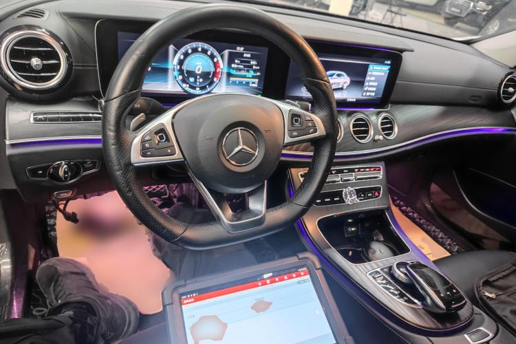 奔驰E级 2017款 E 320 L 运动型 4MATIC局部细节13