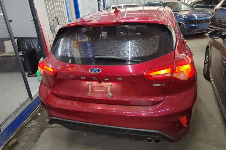 福特 福克斯 2020款 两厢 EcoBoost 180 自动锋潮型车身外观6004