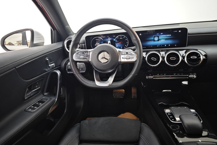 奔驰A级 2019款 A 200 L 运动轿车中控内饰7006