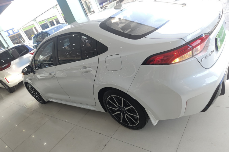 丰田 雷凌 2023款 智能电混双擎 1.8L 运动版车身外观4