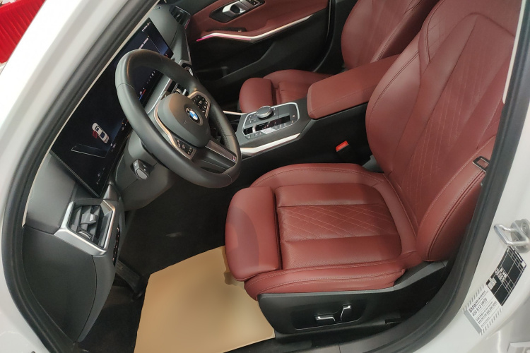 宝马3系 2024款 325i M运动套装中控内饰19