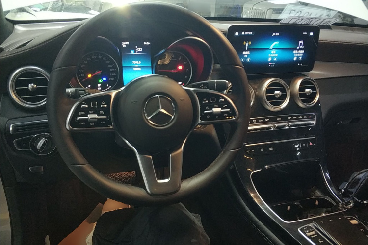 奔驰GLC 2020款 GLC 260 L 4MATIC 动感型中控内饰12