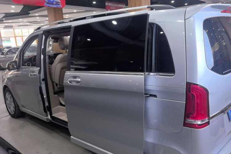 奔驰V级 2016款 V 260 尊贵版车身外观6003