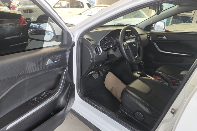 奇瑞 瑞虎3X 2018款 1.5L 自动精英版中控内饰20