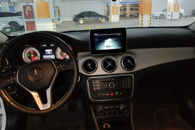 奔驰GLA 2016款 GLA 200 时尚型中控内饰12