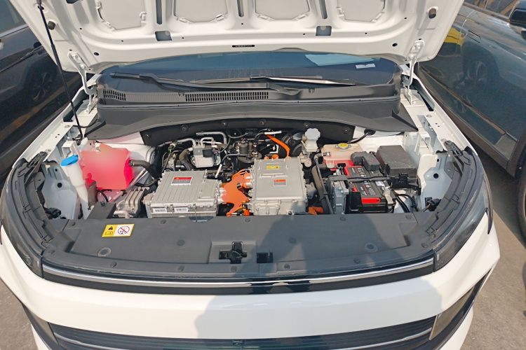 思皓E40X 2022款 商务版机舱底盘24