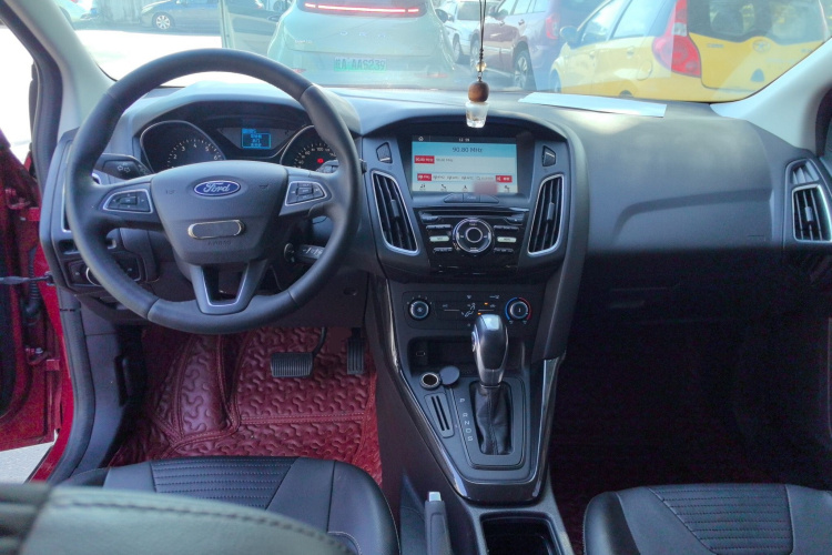 福特 福克斯 2018款 两厢经典 1.6L 自动风尚型智行版中控内饰12