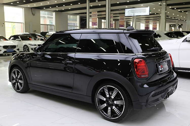 MINI 2023款 改款 2.0T COOPER S 艺术家车身外观6004
