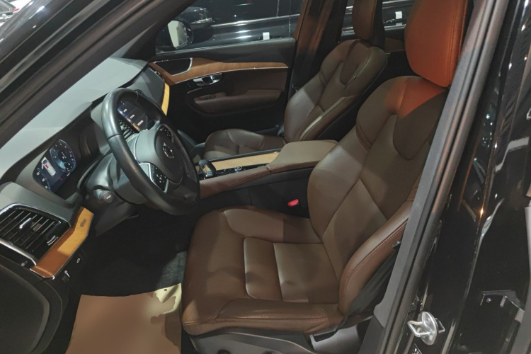 沃尔沃XC90 2022款 B6 智逸豪华版 7座中控内饰19